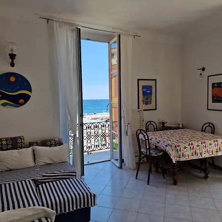 Seaside Apartment *